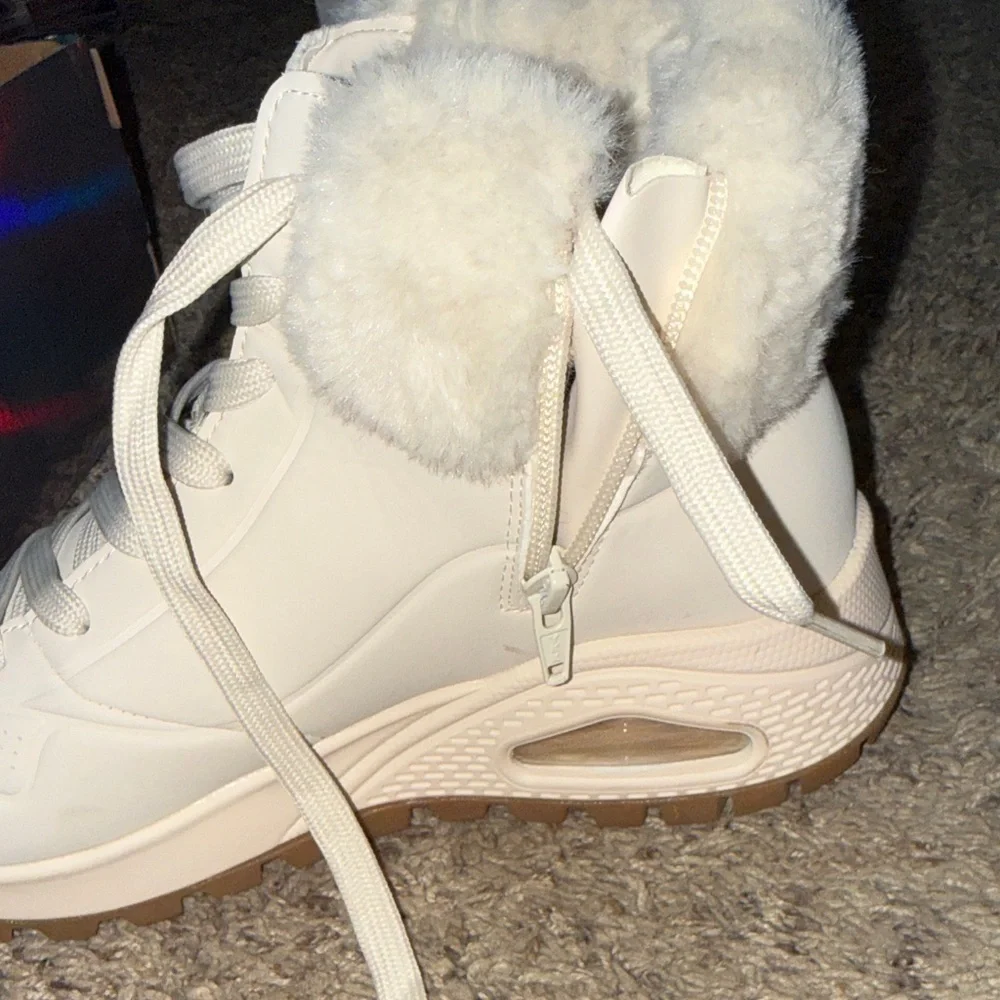 Skechers Cream Fur-Lined Winter Boots